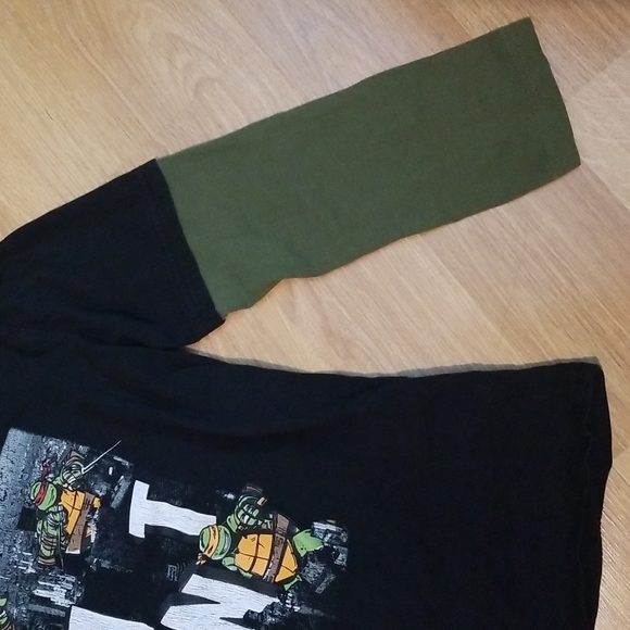 Nickelodeon tmnt black long sleeve shirt with hoodie boys medium - Picture 3 of 8